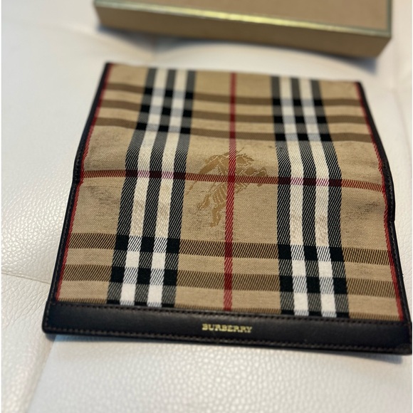 BURBERRY Authentic!! - Picture 4 of 9
